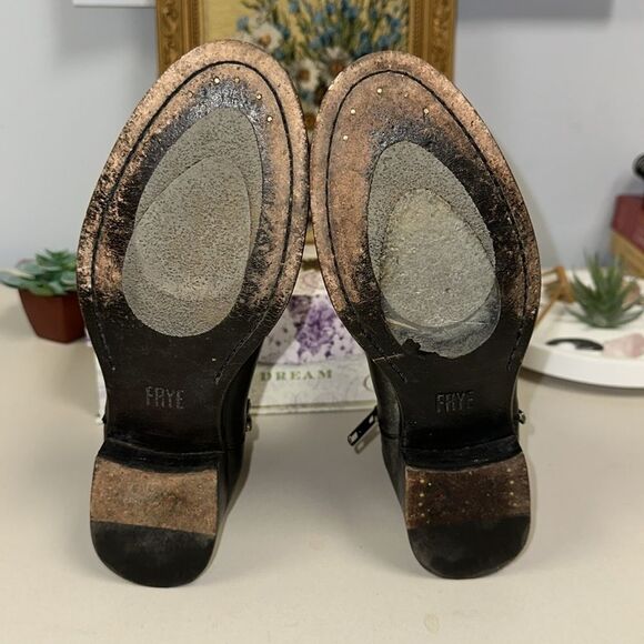 FRYE 7B Carly Black Zip Details Pull on Chelsea Ankle Boots - Picture 11 of 11